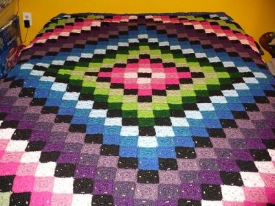 Large Chrocheted quilt for bed