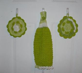Green Dishtowel and Decorative Potholders